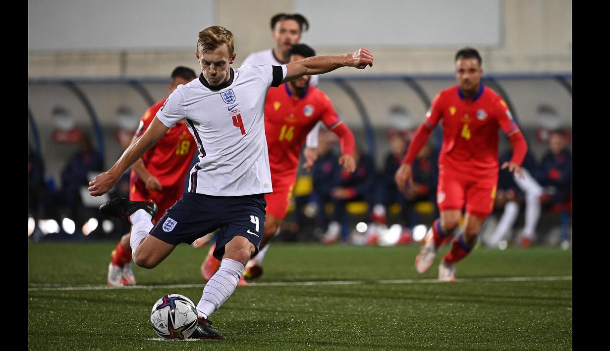 Gareth South memboyong enam pemain tengah untuk bermain di Qatar. Namun tak ada nama James Ward-Prowse dalam list timnas Inggris di Piala Dunia 2022. Padahal konsistensi Ward-Prowse bersama Southampton tidak diragukan lagi. Ia selalu tampil dalam setiap pertandingan. Southgate lebih mempercayakan posisi gelandang bertahan kepada Declan Rice, Jordan Henderson dan Kalvin Phillips untuk mengisi posisi tersebut. (AFP/Lionel Bonaventure)