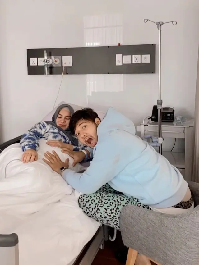 [Fimela] Ammar Zoni dan Irish Bella