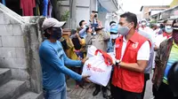 Relawan Indonesia Bersatu Lawan Covid-19 Bagi-Bagi Sembako untuk Buruh yang kena PHK