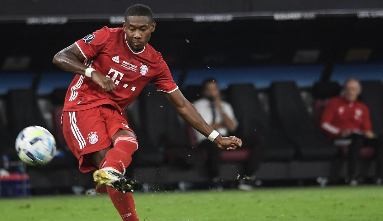 David Alaba merupakan pemain kidal yang serba bisa. Lewat kaki kirinya bersama Bayern Munich, Ia mencatatkan 10 gelar Budesliga, 2 Piala Liga Champions, dan 5 DFB Pokals. Selain itu ia juga didaulat sebagai pemain terbaik Austria selama 10 tahun terakhir. (Foto: AFP/Attila Kisbenedek)