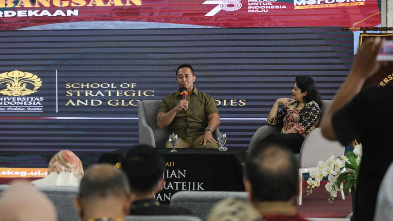 Menurutnya, 2 sosok itu memberi inspirasi kepada anak-anak muda untuk gigih mengejar cita-cita meski punya banyak keterbatasan.