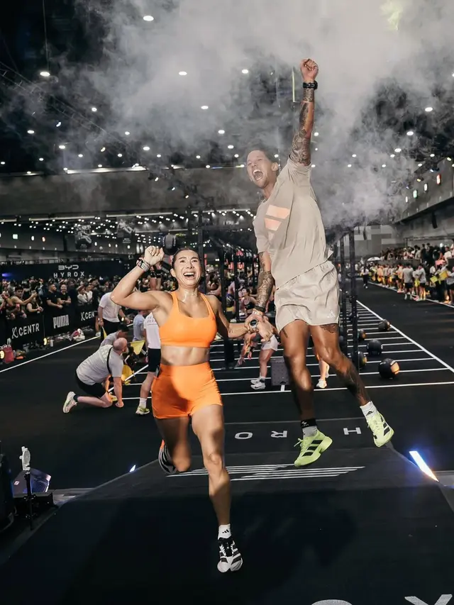 Tampil Serasi di Hyrox Bangkok, Irfan dan Jennifer Bachdim Jadi Inspirasi Couple Goals Aktif