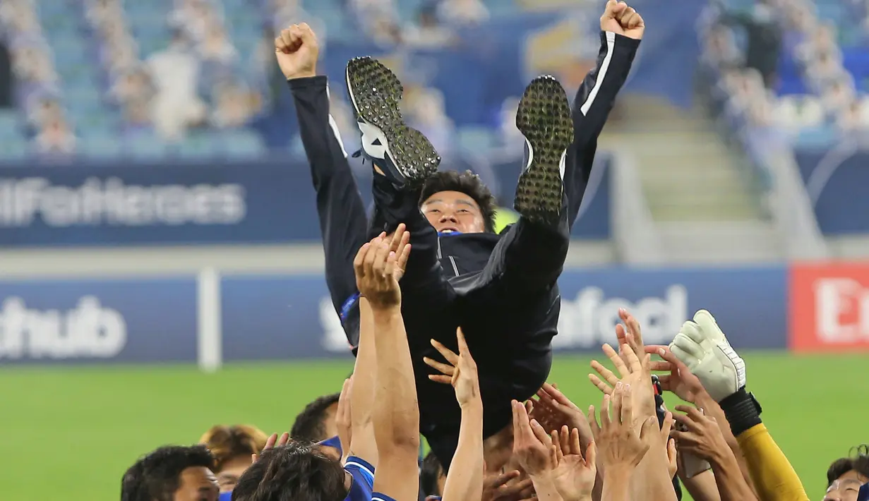 Kim pernah membawa Ulsan Hyundai menjadi runner up Liga Champions Asia 2020 serta merengkuh gelar Korean FA Cup 2017. Selain itu, pria 52 tahun tersebut juga mampu menyabet Singapore Premier League 2021 dan Singapore Community Shield 2022 bersama klub terakhirnya, Lion City Sailors. (AFP/Hector Rectamal)