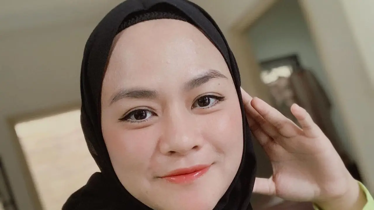 Yunita Lestari, mantan istri Daus Mini, kini berhijab (https://www.instagram.com/p/CLi1_XMDuYX/)