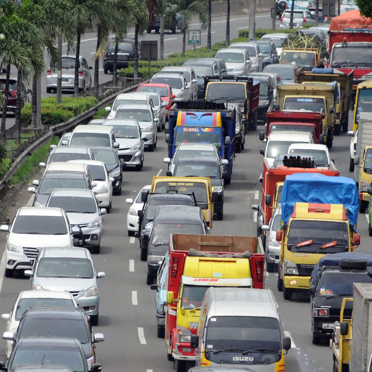 kemacetan telah menjadi hal yang biasa di jakarta kemacetan tersebut disebabkan oleh beberapa faktor