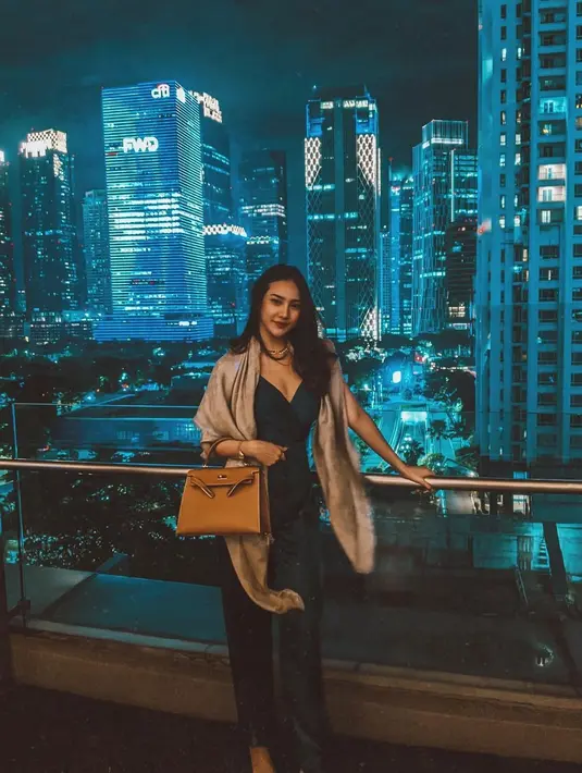 Lucunya, saat itu Anya selalu ingin berada di dekat sepupu yang disukainya itu. Bahkan jika pergi ke suatu tempat, ia selalu bertanya apakah laki-laki itu juga akan ada atau tidak. (Instagram/anyageraldine)