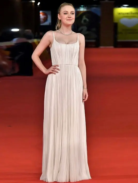 Ternyata Dakota Fanning miliki   akun lain untuk mengungkap   kebohongan.   (instagram/dakotafanning)