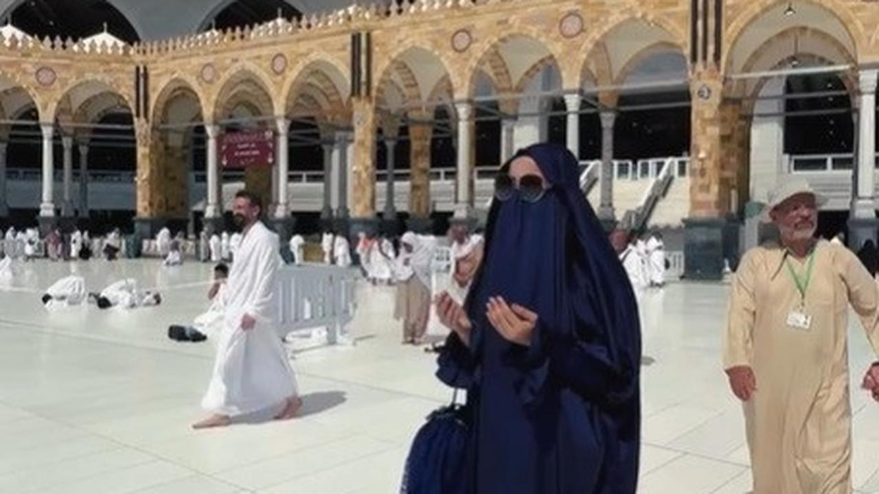 8 Potret Isa Zega yang Santai Bergaya dengan Cadar Saat Umrah, Disebut Nistakan Agama - Identitasnya Jadi Sorotan