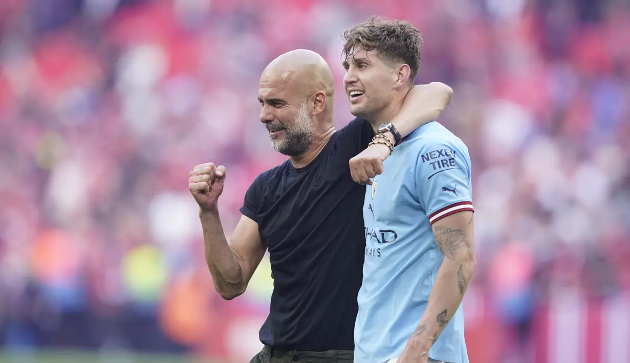 Pep Guardioala merasakan bahagianya setelah peluit panjang dibunyikan. (AP Photo/Dave Thompson)