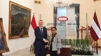 Dalam pernyataannya, Menlu Retno mengatakan bahwa trend perdagangan Indonesia dan Latvia cukup baik. Dimana adanya peningkatan (Liputan6.com/Teddy Tri Setio Berty)