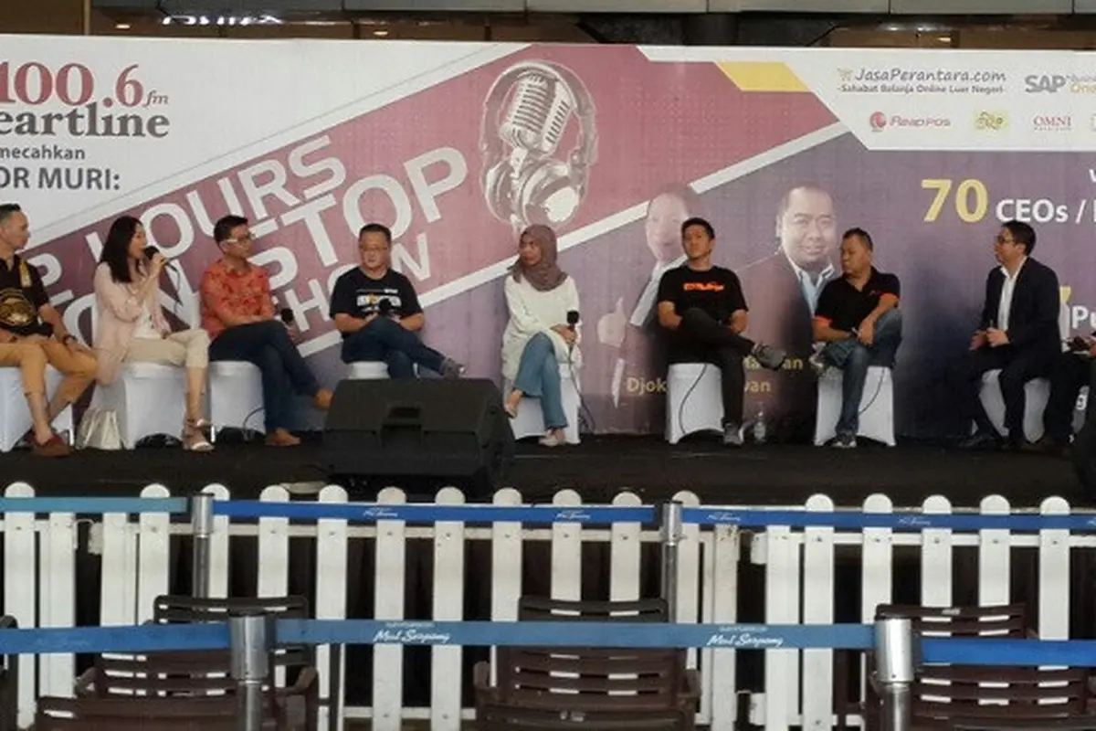 Pemecahan Rekor Muri berjuluk Hours Non-Stop Talk With 70 CEOs/Funder / Co-Funder of Digital Company, di Summarecon Mal Serpong, Tangerang, Sabtu (7/4/2018).(Liputan6.com/Pebrianto Eko W)