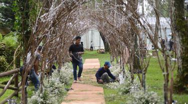 Cantiknya Suasana Outdoor Pernikahan Ammar Zoni Irish Bella News Entertainment Fimela Com