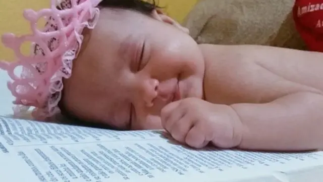 Sering Diajak Bicara Saat dalam Kandungan, Bayi Ini Tersenyum Dengar Suara Ayahnya
