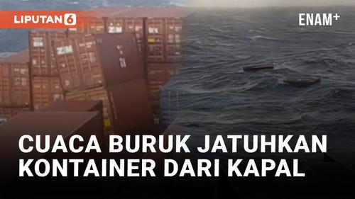 VIDEO: Cuaca Buruk Bikin Kontainer di Kapal Terjatuh ke Laut