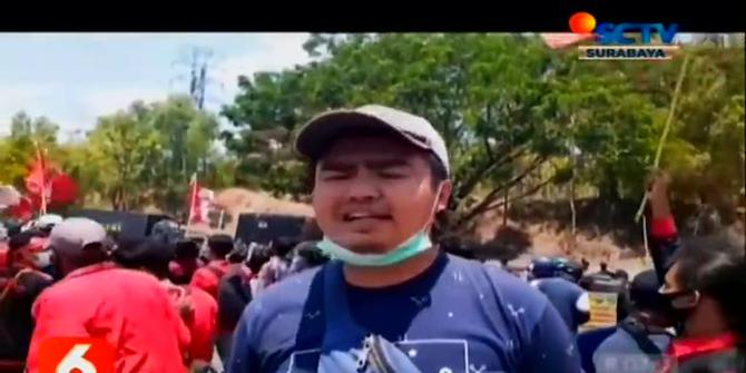 VIDEO: Ratusan Mahasiswa di Bangkalan Demo Tolak UU Cipta Kerja di Akses Jembatan Suramadu
