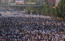 Ribuan warga Jatinegara gelar Salat Id di jalan raya