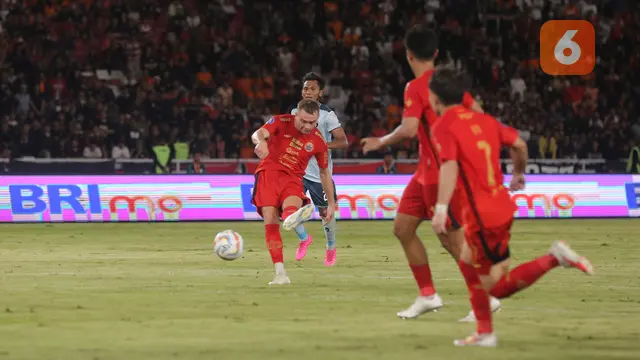 Foto: Aksi Mencuri Bola Ala Rayhan Hanan yang Berujung Gol untuk Persija