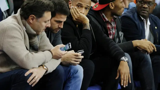 Henry dan Fabregas Nonton NBA