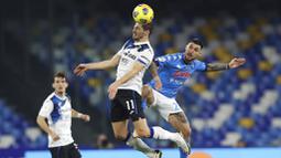 Pada laga ini sang tamu lebih banyak menekan pertahanan Napoli melalui dua penyerang andalan mereka yaitu Luis Muriel dan Duvan Zapata. (Alessandro Garofalo/LaPresse via AP)