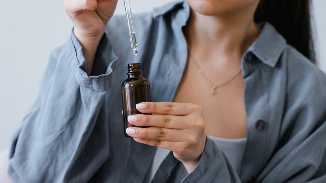 6. Glycolic Acid: Mengurangi Garis Halus dan Kerutan