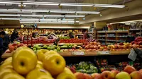 Ilustrasi pasar swalayan yang menjual buah-buahan. (dok. Rob Maxwell/Unsplash.com)