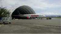Pada April 2018, pesawat Lion Air Boeing 737-800 sempat tergelincir. Kini pesawat itu kembali dioperasikan. (Liputan6.com/Arfandi Ibrahim)