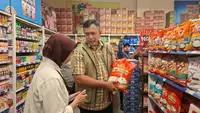 Sidak Ritel Modern, Dirut Bulog Pamer Beras Premium Befood Paling Murah