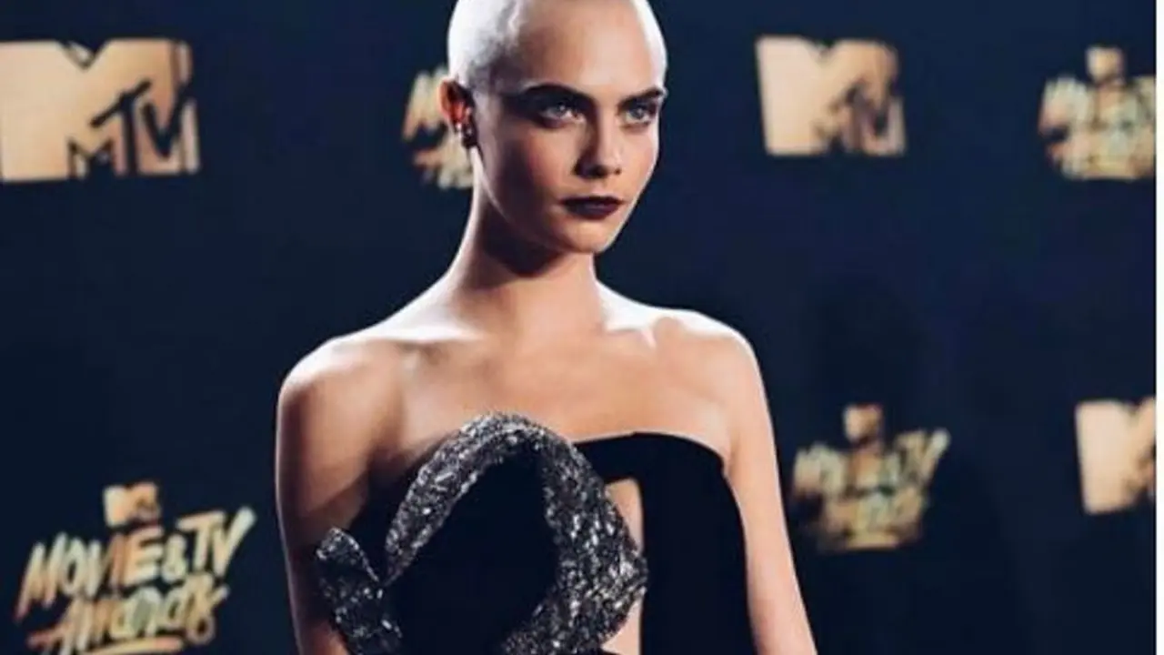 Cara Delevingne berani gundul (Foto: Instagram/@caradelevingne)