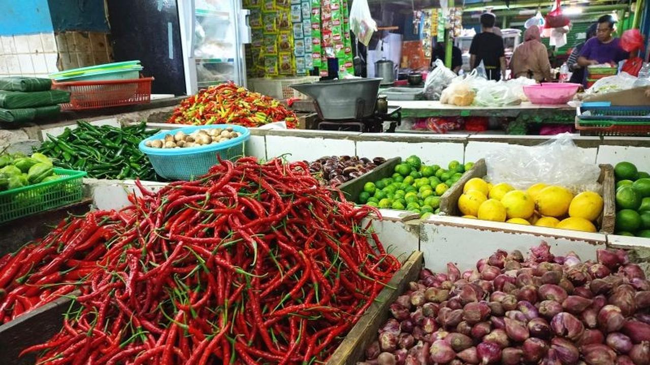 Pedagang Pasar Jatinegara Keluhkan Sepinya Pembeli Jelang Ramadhan 2026, Akibat Serangan Online?