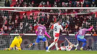 Ruben Loftus-Cheek dari AC Milan, kanan, merayakan bersama rekan setimnya setelah mencetak gol kedua ke gawang Slavia Praha pada pertandingan sepak bola leg kedua grup 16 Liga Europa antara Slavia Praha dan AC Milan di Fortuna Arena di Praha, Republik Ceko, Kamis, 14 Maret 2024. (Foto AP/Petr David Josek)