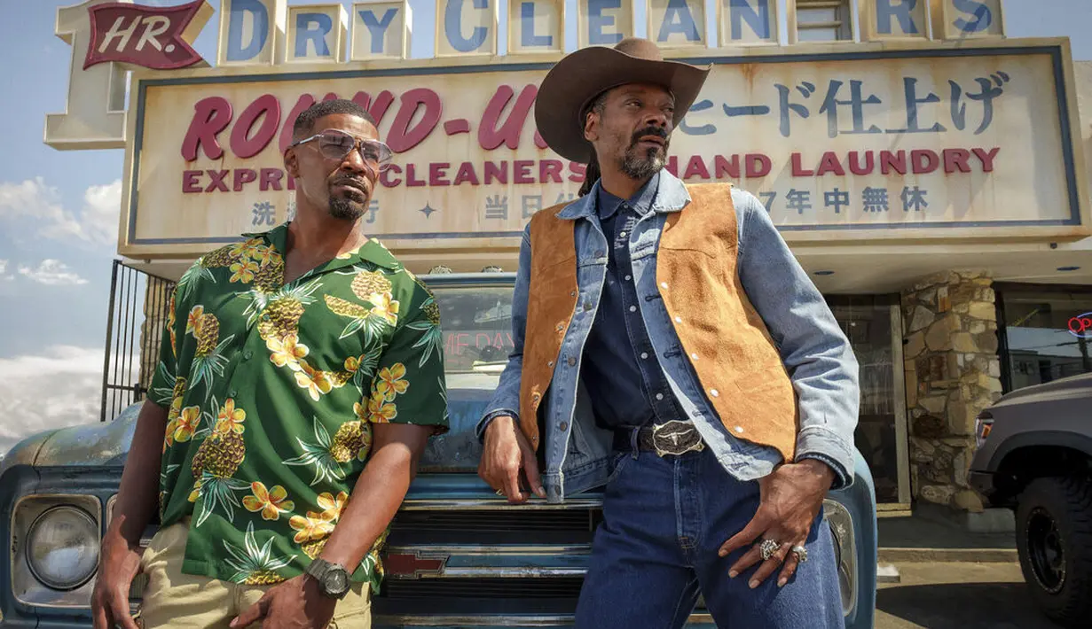 Bud juga mendapat bantuan dari sahabat lamanya yang sama-sama pemburu, Big John (Snoop Dogg). Masalah makin pelik saat ia tak sengaja menyinggung vampir paling berbahaya di California Selatan, Audrey. (Andrew Cooper/Netflix via AP)