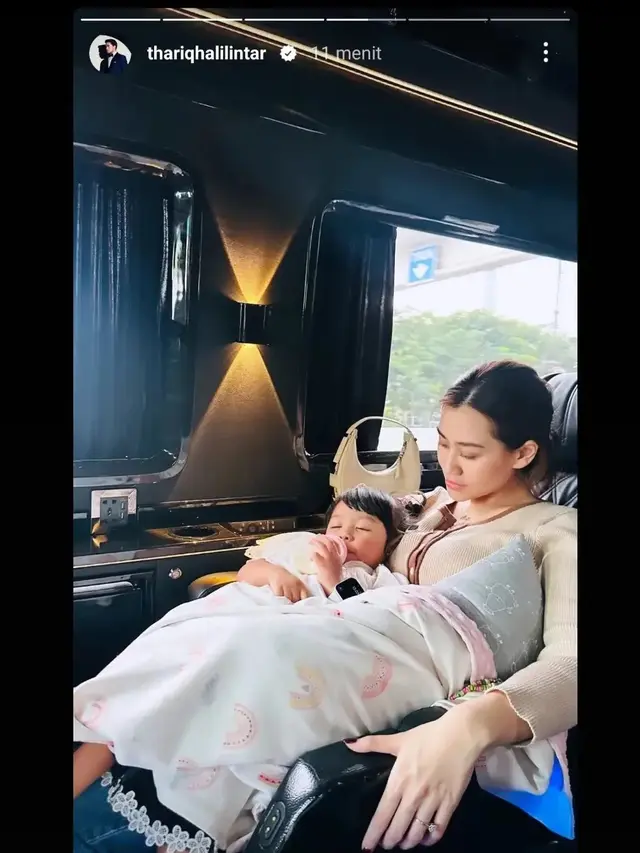 6 Potret Tampilan Aaliyah Massaid saat Momong Ameena-Azura, Dipuji Aura Keibuan Terpancar