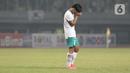 Pemain Timnas Indonesia U-19, Edgard Amping usai melawan Myanmar U-19 pada laga terakhir grup A Piala AFF U-19 2022 di Stadion Patriot Candrabhaga, Bekasi, Jawa Barat, Minggu (10/7/2022). Timnas Indonesia U-19 gagal melaju ke semifinal setelah kalah produktivitas gol dengan Thailand dan Vietnam yang bermain 1-1. (Liputan6.com/Helmi Fithriansyah)