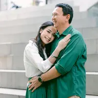 Penampilan Puput nastiti Devi semakin hari kian pancarkan pesona cantiknya. Dalam potret terbaru bersama Ahok sang suami ia bagikan potret kompak dan romantis. (Foto: Victoria Makeup Atelier/ Instagram)