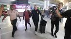 Pelatih Timnas China, Branko Ivankovic, tiba di Terminal 3 Bandara Soekarno-Hatta, tangerang, Senin (2/6/2025). (Bola.com/M Iqbal Ichsan)