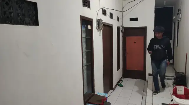 Densus 88 Geledah Rumah di Bandung, Sita Handphone hingga Cairan