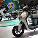 Cara Unik CEO Apresiasi Karyawan, Naik Skuter Keliling Kantor