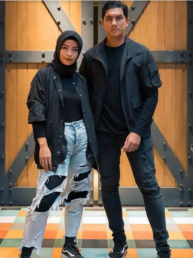 Tantri Kotak kenakan jeans (Instagram/tantrisyalindri)