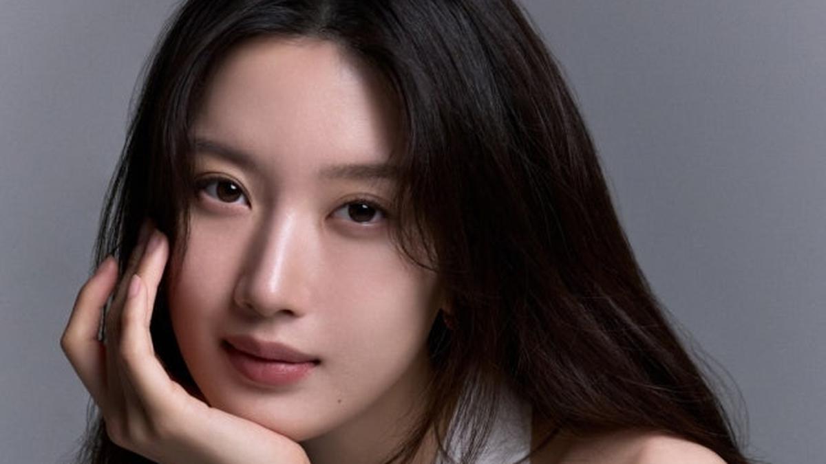 Moon Ga Young Rilis Foto Profil Elegan Bareng Agensi Baru