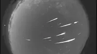 Fenomena hujan meteor  ini dapat Anda saksikan pada bulan April 2016