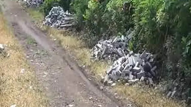 Bantuan Paving block yang diduga ditarik kembali oleh salah seorang caleg di Banyuwangi  karena kecewa perolehan suara  rendah (Istimewa)