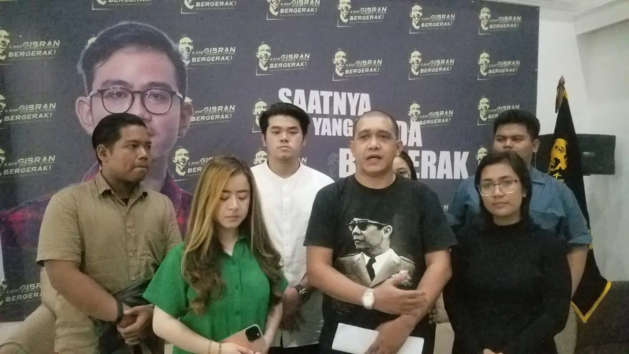 Tim Relawan Kami Gibran membantu korban penipuan tiket Coldplay (Istimewa)