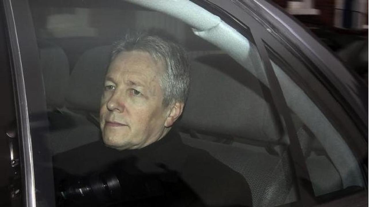 Serangan Jantung, PM Irlandia Utara Dilarikan ke Rumah Sakit