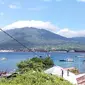 Ramainya aktifitas di Selat Lembeh yang menghubungkan Pulau Lembeh dan Kota Bitung, Sulut.