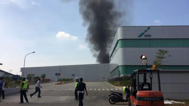 Polda Metro Jaya telah menetapkan 2 tersangka terkait kebakaran dahsyat pabrik milik PT Mandom Indonesia di Cikarang, Bekasi, Jawa Barat, 10 Juli lalu. Salah satu tersangka berinisial AH sudah diamankan polisi, sementara 1 lainnya berinisial T yang merupa
