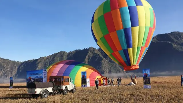 Menikmati Indahnya Bromo dari Udara