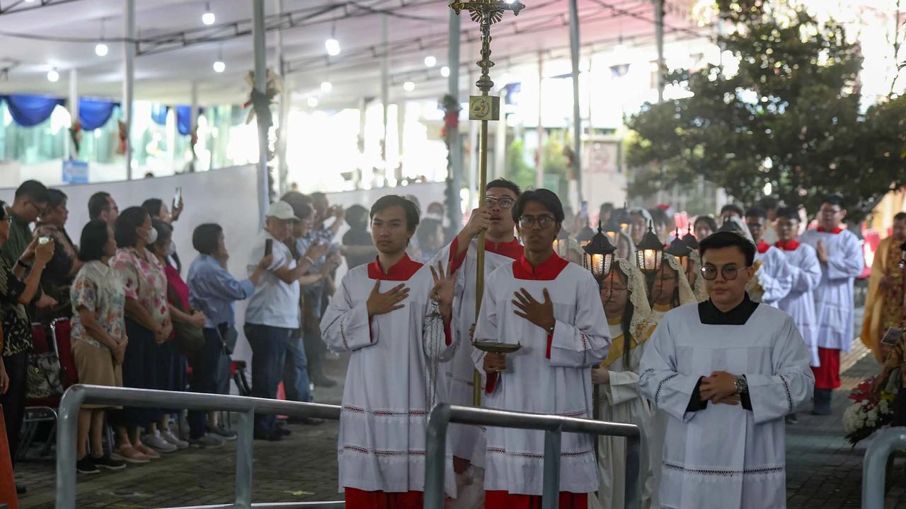 FOTO: Suasana Khidmat Misa Natal 2025 di Gereja Katedral Jakarta Dihadiri Ribuan Umat
