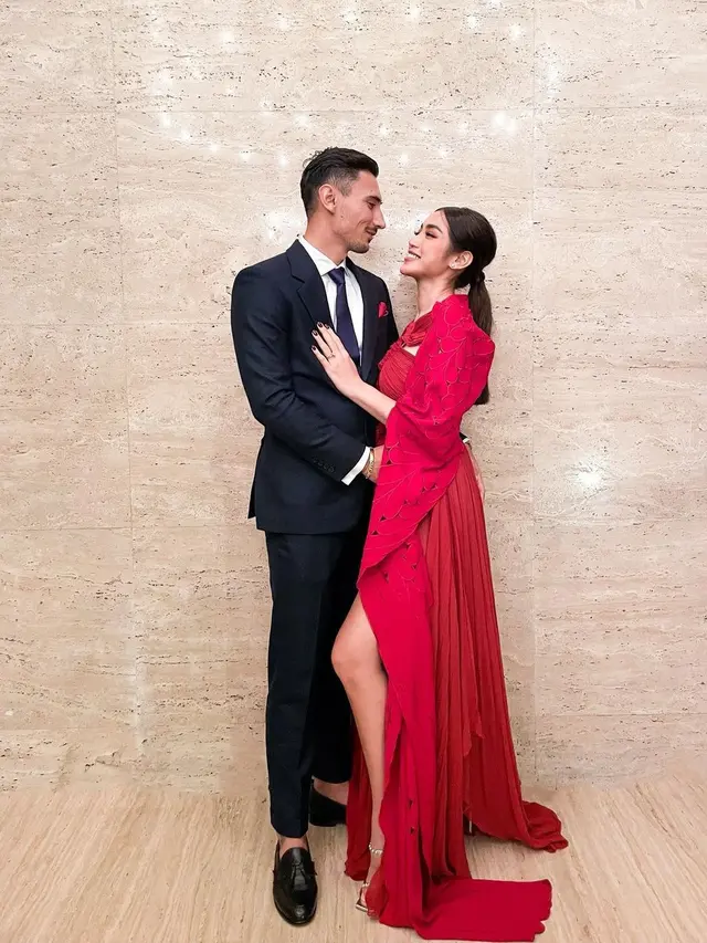 Tampil Menawan, Ini 7 Potret Jessica Iskandar dan Vincent Verhaag Kondangan Bareng