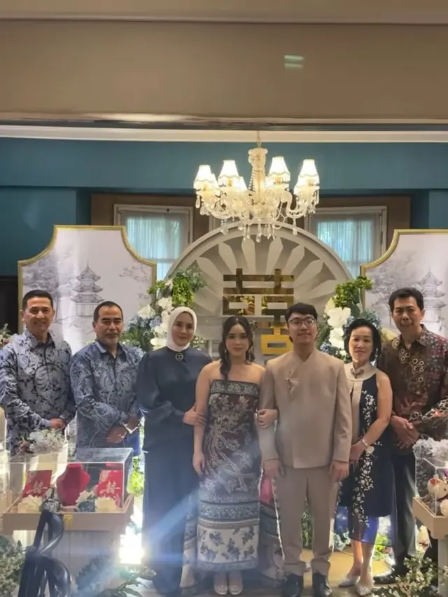 Anak Elma Theana Dilamar