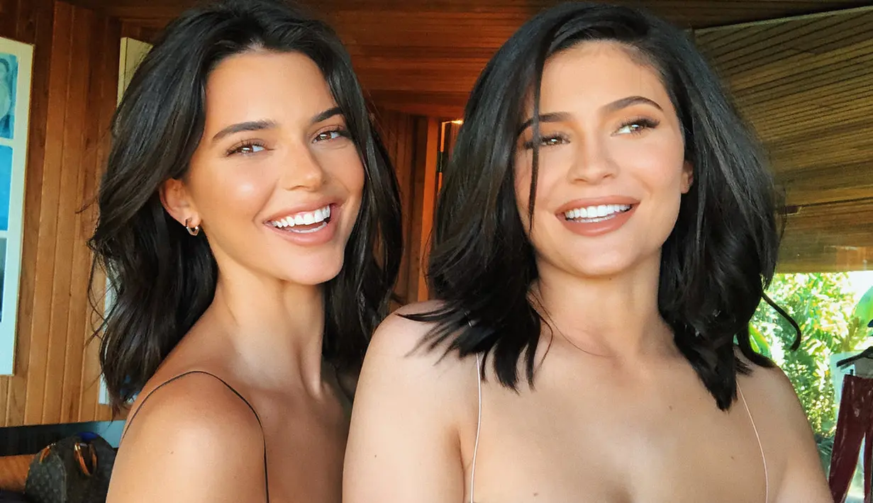 Kendall Jenner sendiri mengatakan bahwa ia da Kylie Jenner tumbuh bersama dan mengaku bahwa melihat adiknya menjadi ibu membuat hubungan mereka semakin dekat. (instagram/kendalljenner)